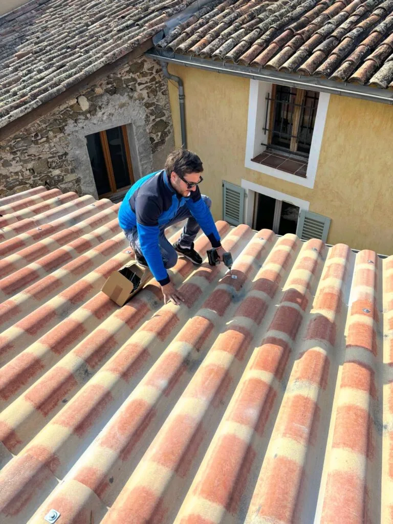 Un couvreur local, disponible et transparent